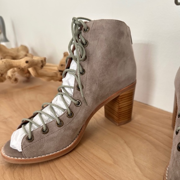 New Jeffrey Campbell 
Lace Up Bootie Free People - Picture 6 of 15